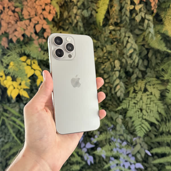 iPhone 15 Pro Max Titânio natural
