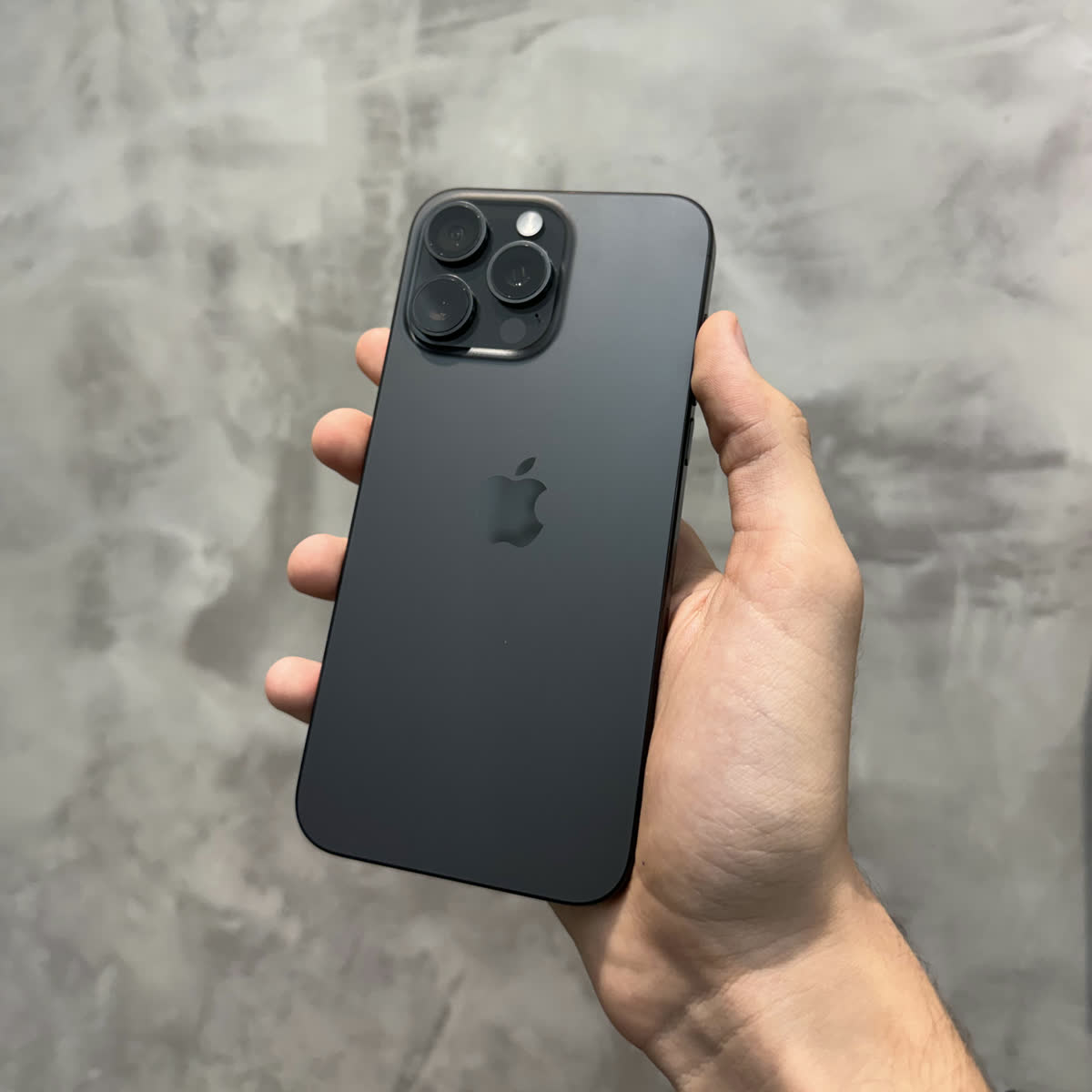 iPhone 15 Pro Max Titânio preto, foto 12