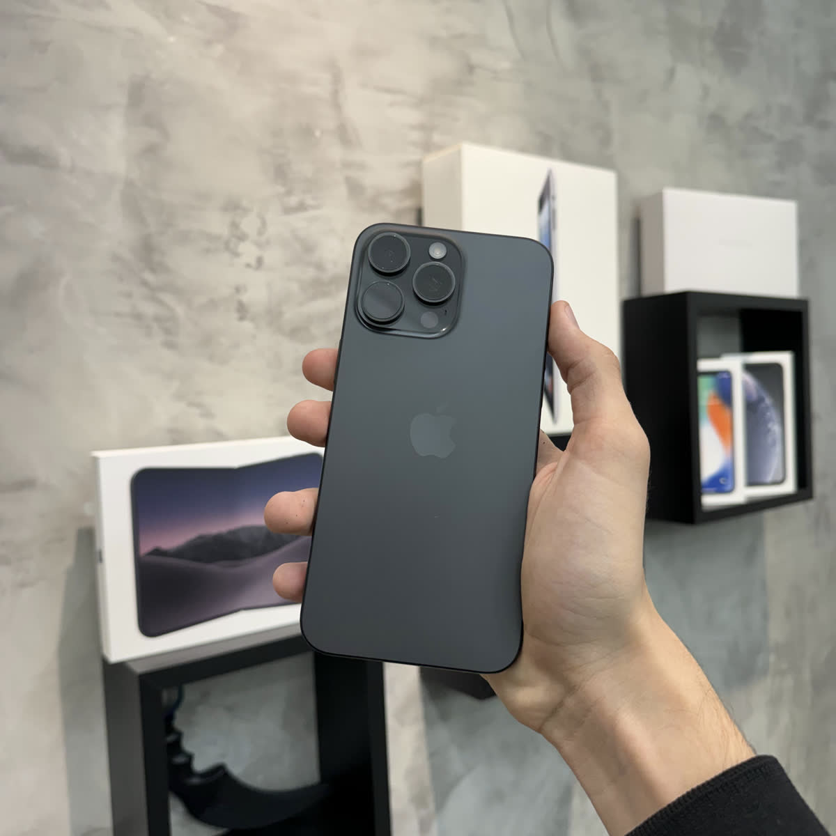 iPhone 15 Pro Max Titânio preto, foto 4