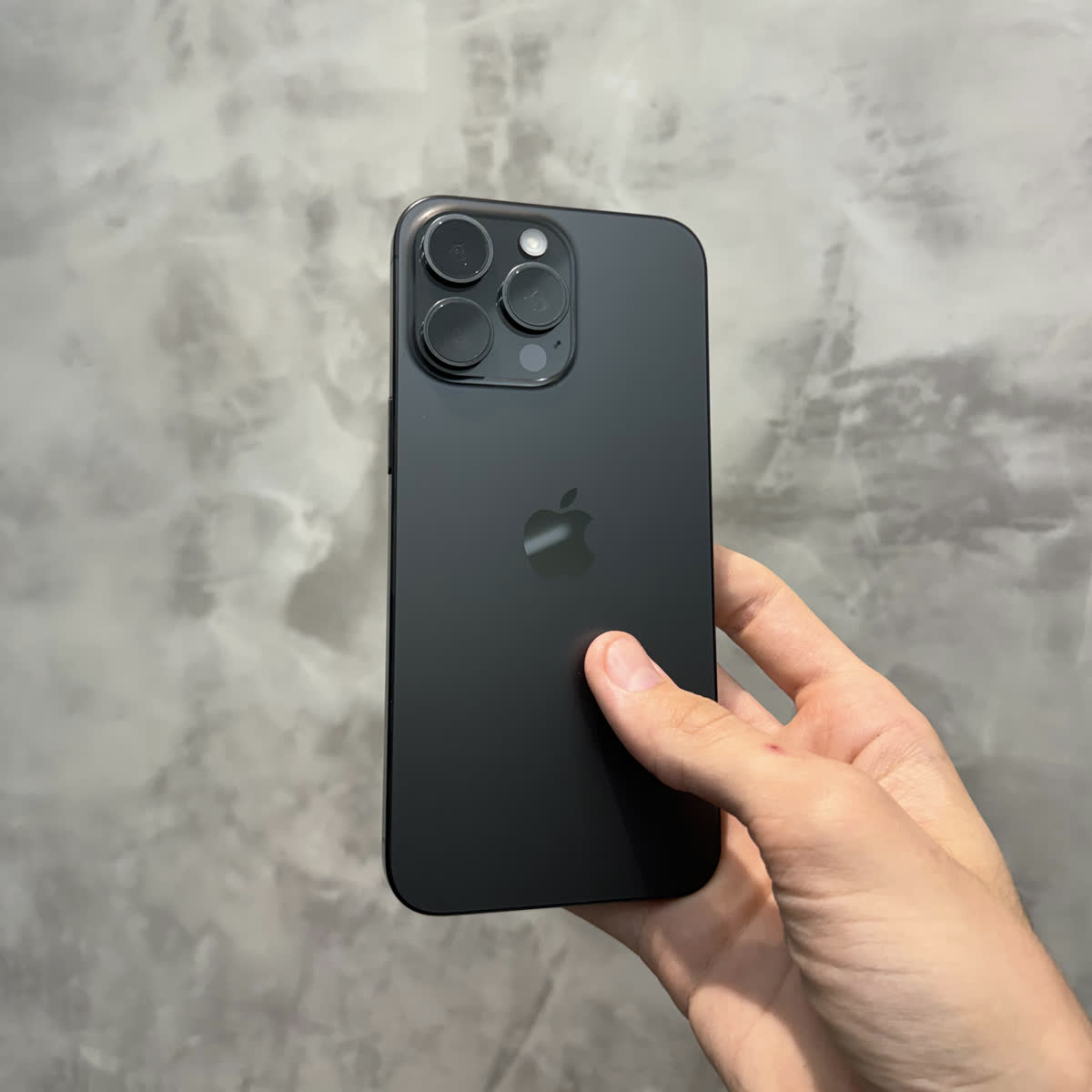 iPhone 15 Pro Max Titânio preto, foto 10